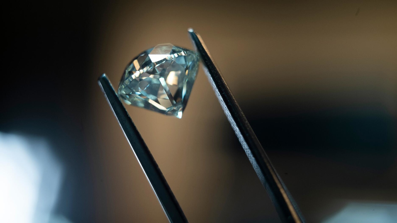 De beers discount restrict diamond supply